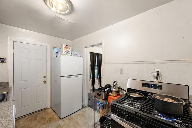 9236 Evergreen Avenue, Detroit, MI 48228