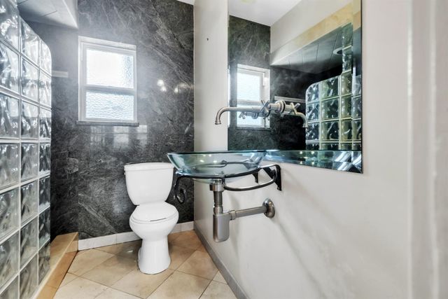 803 51st St, Sacramento, CA 95819