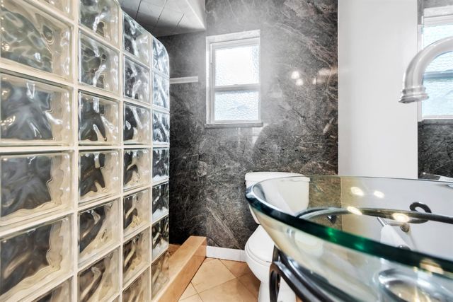 803 51st St, Sacramento, CA 95819