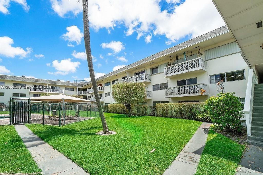 4200 NW 3rd Court 224, Plantation, FL 33317