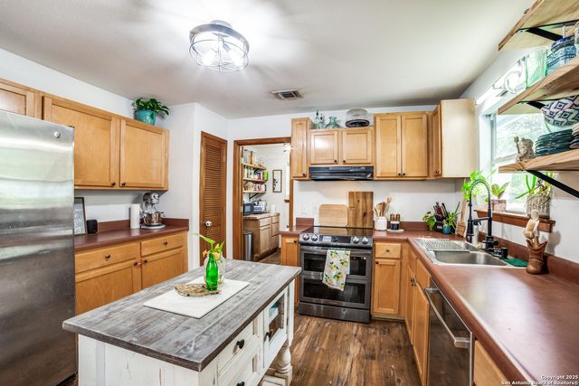3355 County Road 265, Mico, TX 78056