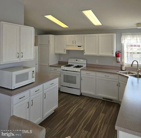 48 FORT LEE DR, Manahawkin, NJ 08050