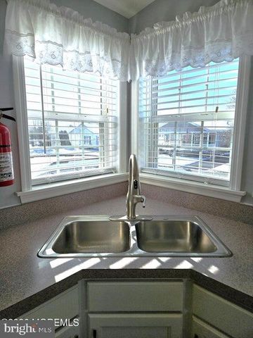 48 FORT LEE DR, Manahawkin, NJ 08050