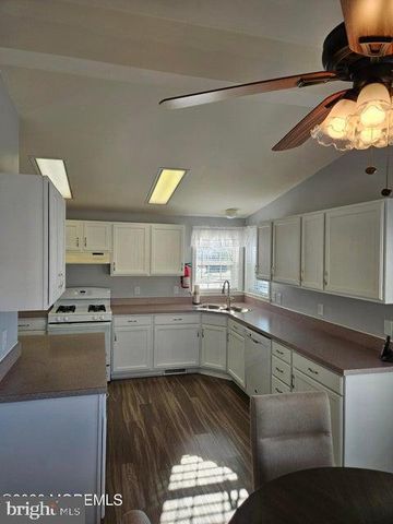 48 FORT LEE DR, Manahawkin, NJ 08050