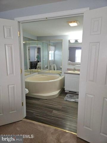 48 FORT LEE DR, Manahawkin, NJ 08050