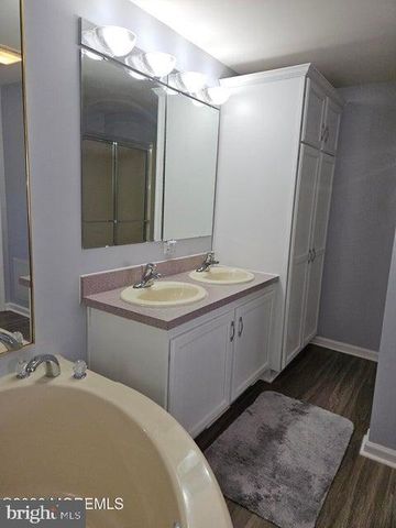 48 FORT LEE DR, Manahawkin, NJ 08050