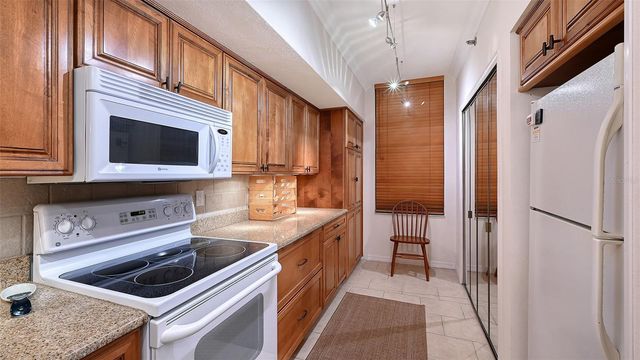 1932 HARBOURSIDE DRIVE 254, Longboat Key, FL 34228