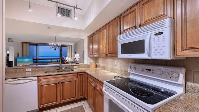 1932 HARBOURSIDE DRIVE 254, Longboat Key, FL 34228