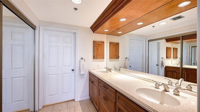 1932 HARBOURSIDE DRIVE 254, Longboat Key, FL 34228