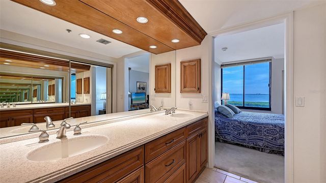 1932 HARBOURSIDE DRIVE 254, Longboat Key, FL 34228