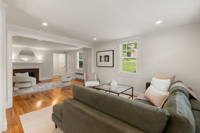 11 Stratham Rd, Lexington, MA 02421