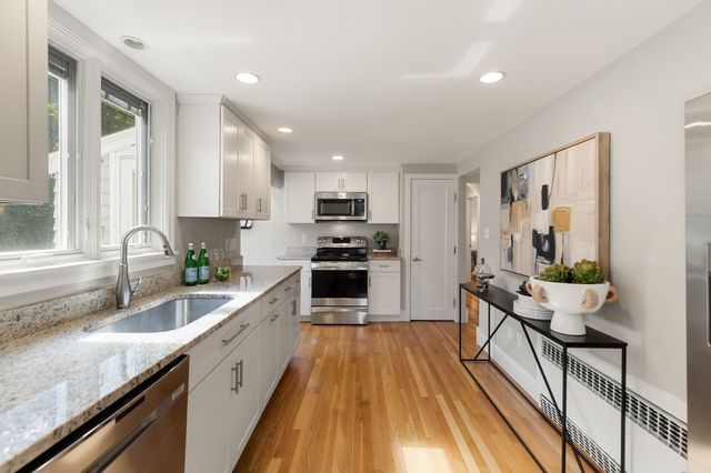 11 Stratham Rd, Lexington, MA 02421