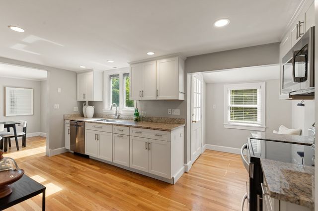 11 Stratham Rd, Lexington, MA 02421