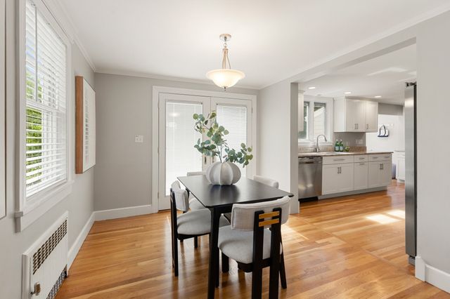 11 Stratham Rd, Lexington, MA 02421