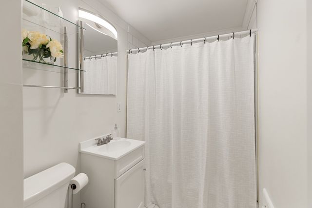 11 Stratham Rd, Lexington, MA 02421