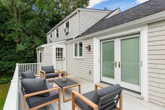 11 Stratham Rd, Lexington, MA 02421