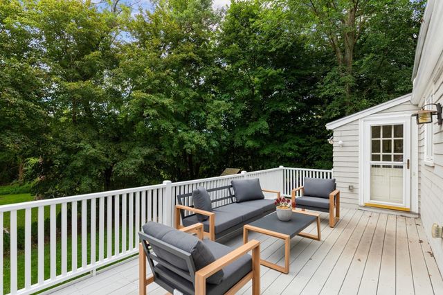 11 Stratham Rd, Lexington, MA 02421