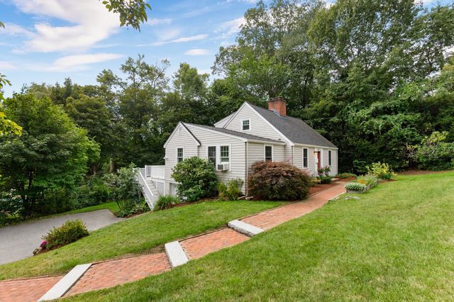 11 Stratham Rd, Lexington, MA 02421