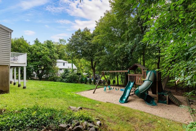 11 Stratham Rd, Lexington, MA 02421