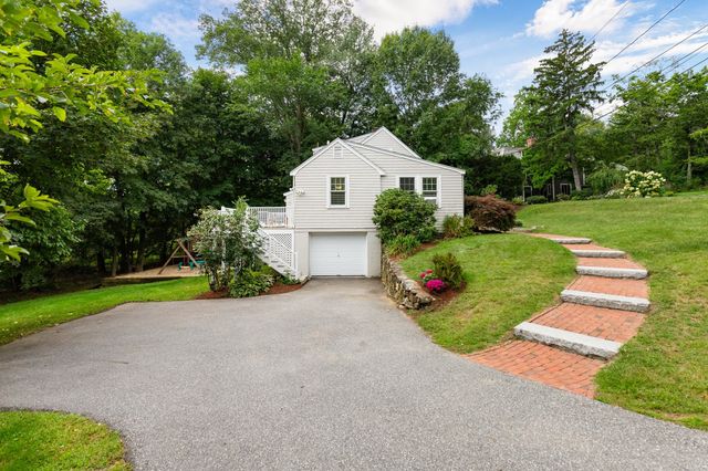 11 Stratham Rd, Lexington, MA 02421