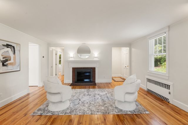 11 Stratham Rd, Lexington, MA 02421