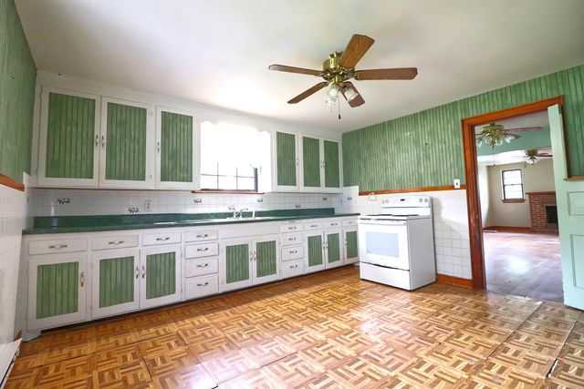 6632 Wood Haven RD, Roanoke, VA 24019