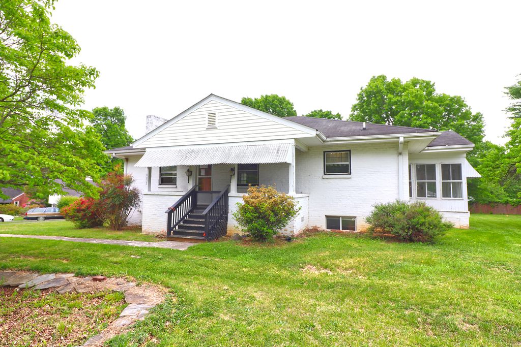6632 Wood Haven RD, Roanoke, VA 24019