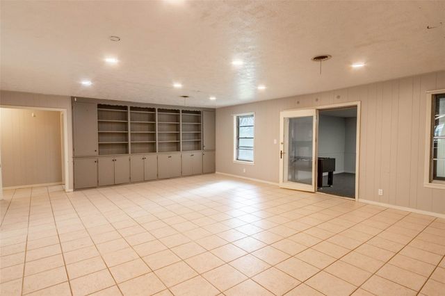 409 W Buffalo Street, Caldwell, TX 77836