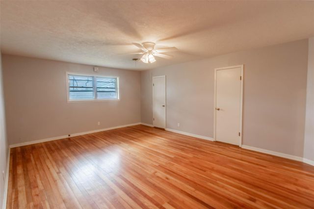 409 W Buffalo Street, Caldwell, TX 77836