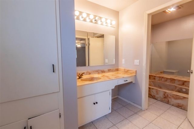 409 W Buffalo Street, Caldwell, TX 77836