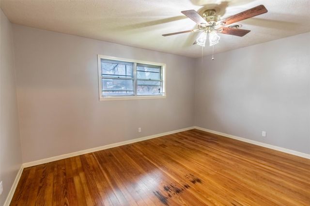 409 W Buffalo Street, Caldwell, TX 77836