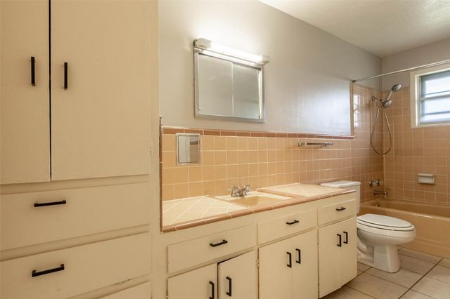 409 W Buffalo Street, Caldwell, TX 77836