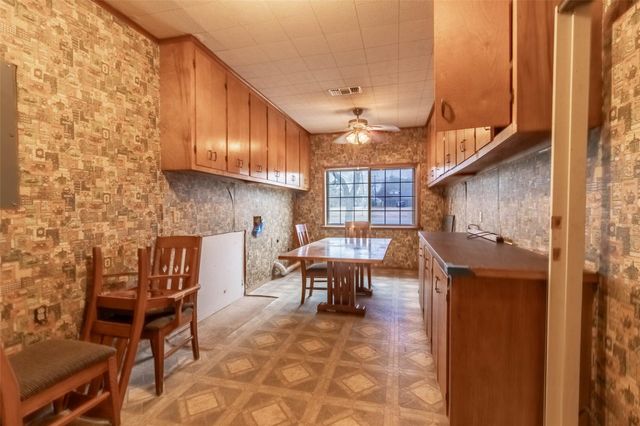 409 W Buffalo Street, Caldwell, TX 77836