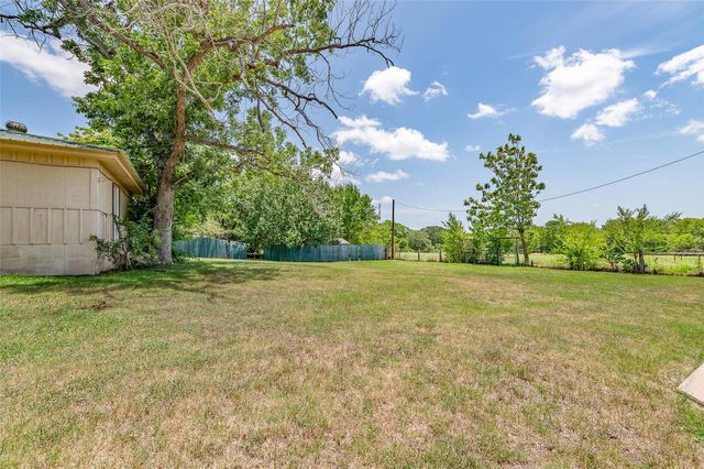 409 W Buffalo Street, Caldwell, TX 77836