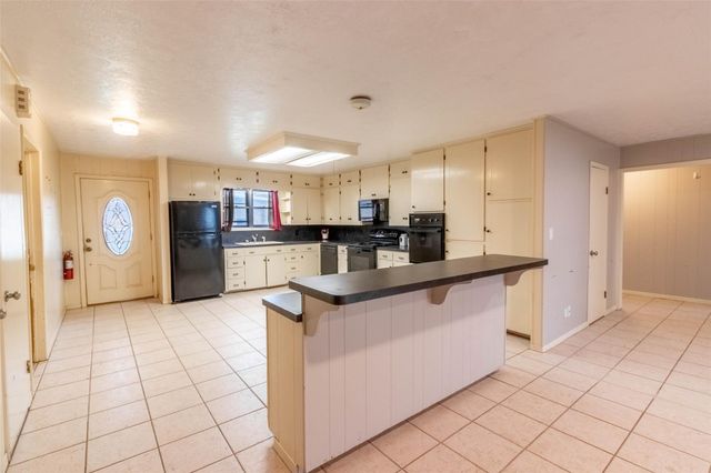 409 W Buffalo Street, Caldwell, TX 77836