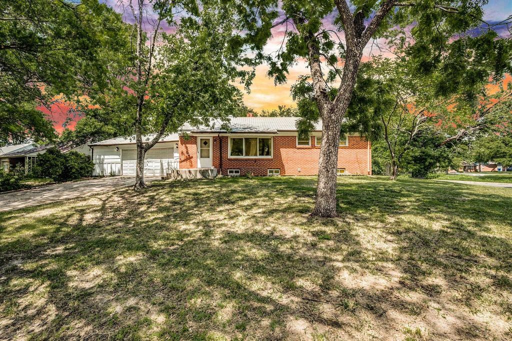 870 S Watson Lane, Wichita, KS 67207