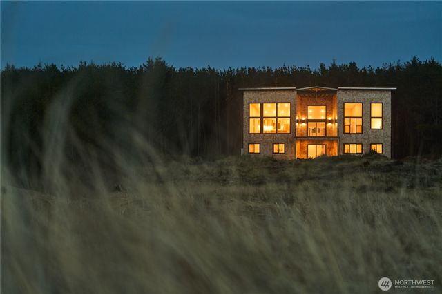 27208 J Lane, Ocean Park, WA 98640