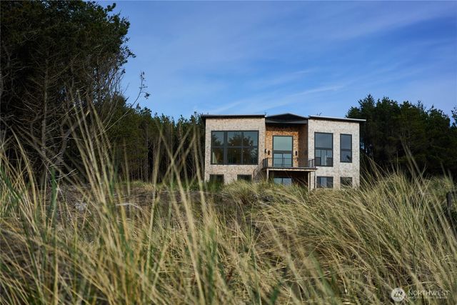 27208 J Lane, Ocean Park, WA 98640