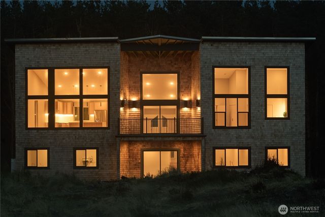 27208 J Lane, Ocean Park, WA 98640