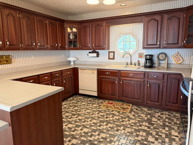 30 Black River Rd, Gilbertsville, KY 42044