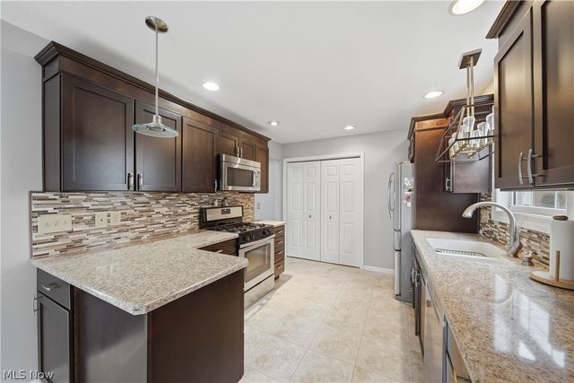 6686 Hogan Way NW, Canton, OH 44718