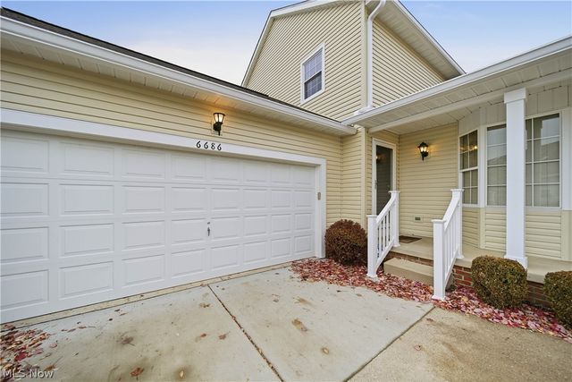 6686 Hogan Way NW, Canton, OH 44718