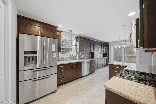 6686 Hogan Way NW, Canton, OH 44718