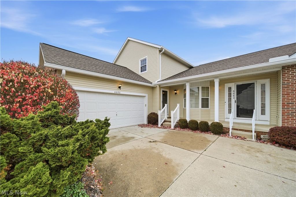 6686 Hogan Way NW, Canton, OH 44718