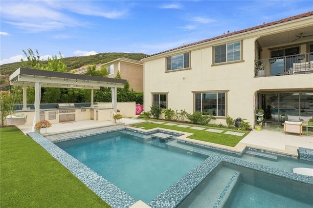 24357 W Clear Creek, West Hills, CA 91304