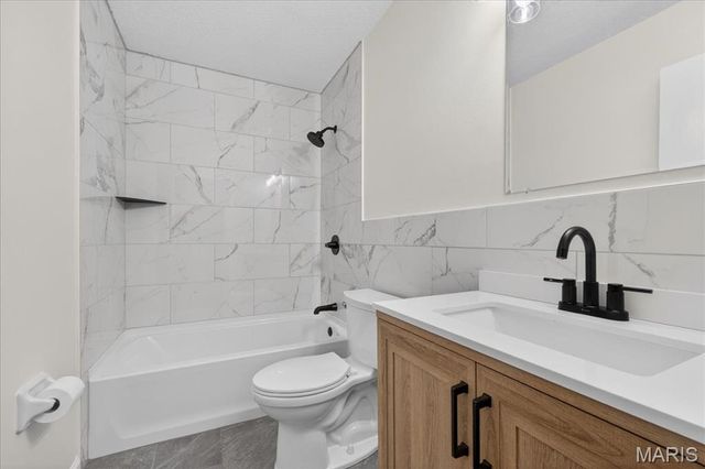 4 Glenview Drive, St Charles, MO 63304