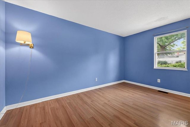 4 Glenview Drive, St Charles, MO 63304