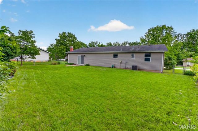 4 Glenview Drive, St Charles, MO 63304