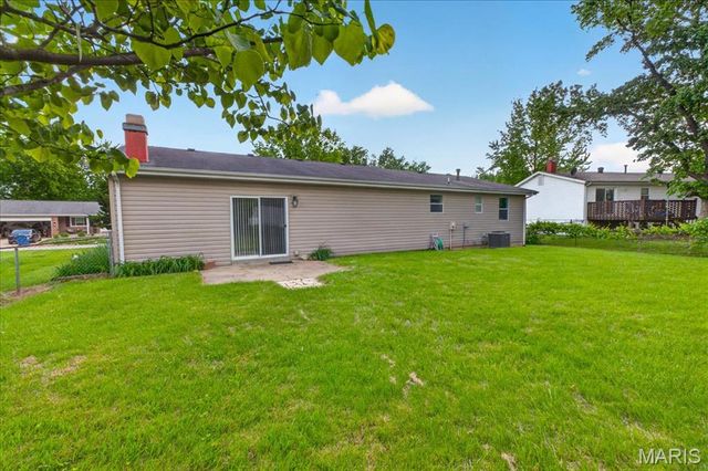 4 Glenview Drive, St Charles, MO 63304