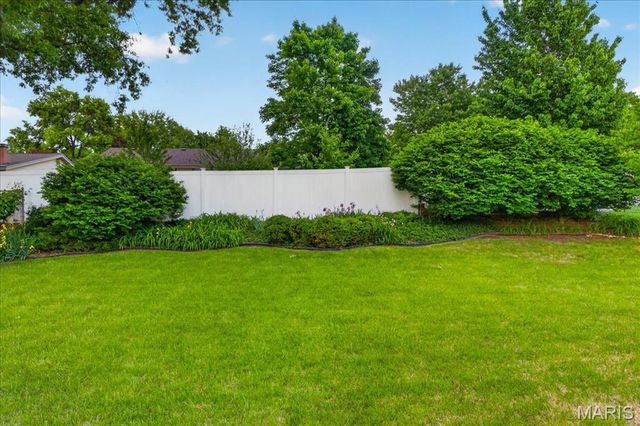 4 Glenview Drive, St Charles, MO 63304